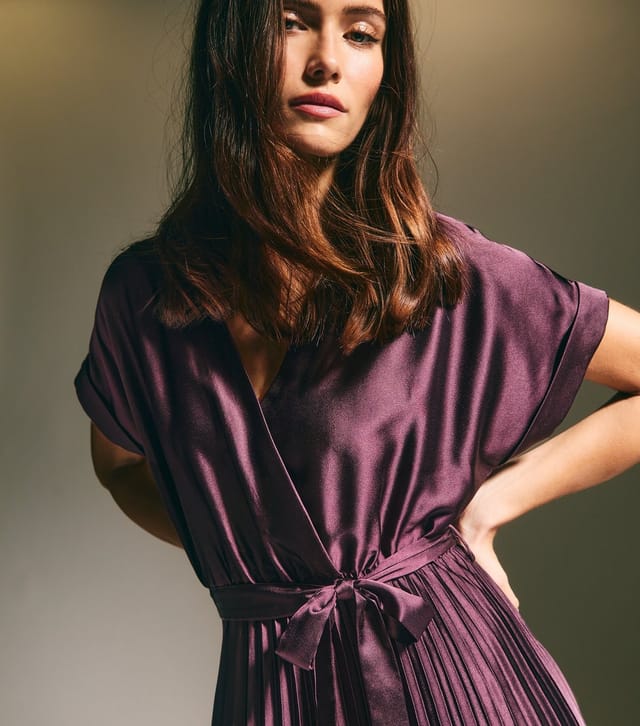 New Look Women's Burgundy Pleated Satin Midi Dress New Look - 2