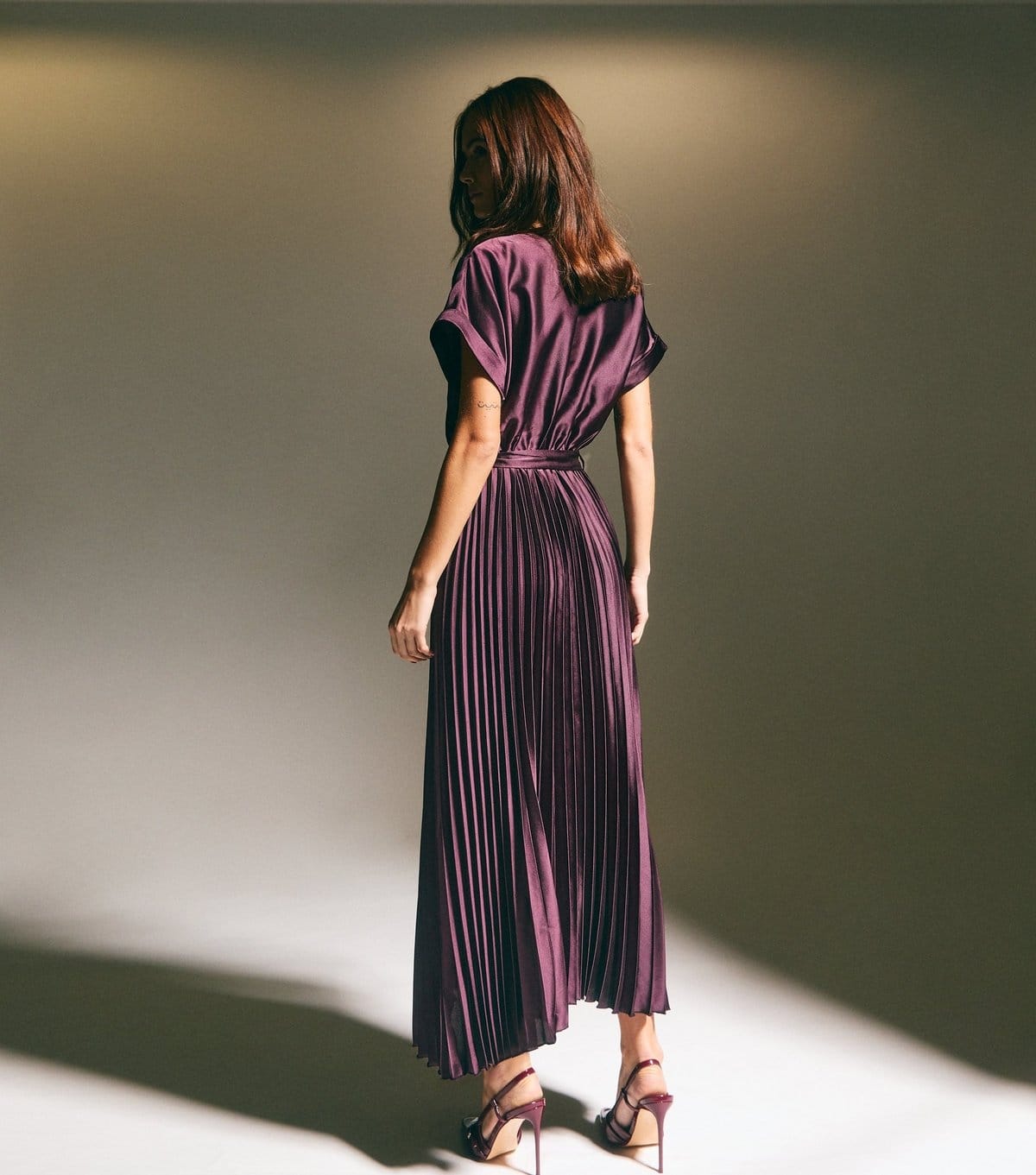New Look Women's Burgundy Pleated Satin Midi Dress New Look - 4