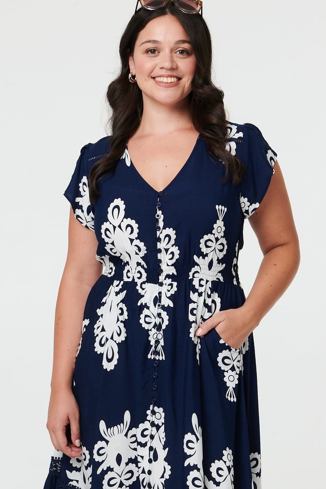 Izabel London Izabel London Women's Curve Printed Cap Sleeve Midi Dress in Navy - 2