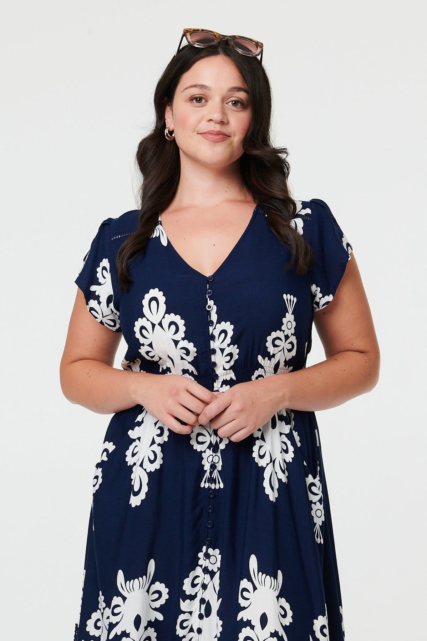 Izabel London Izabel London Women's Curve Printed Cap Sleeve Midi Dress in Navy - 4
