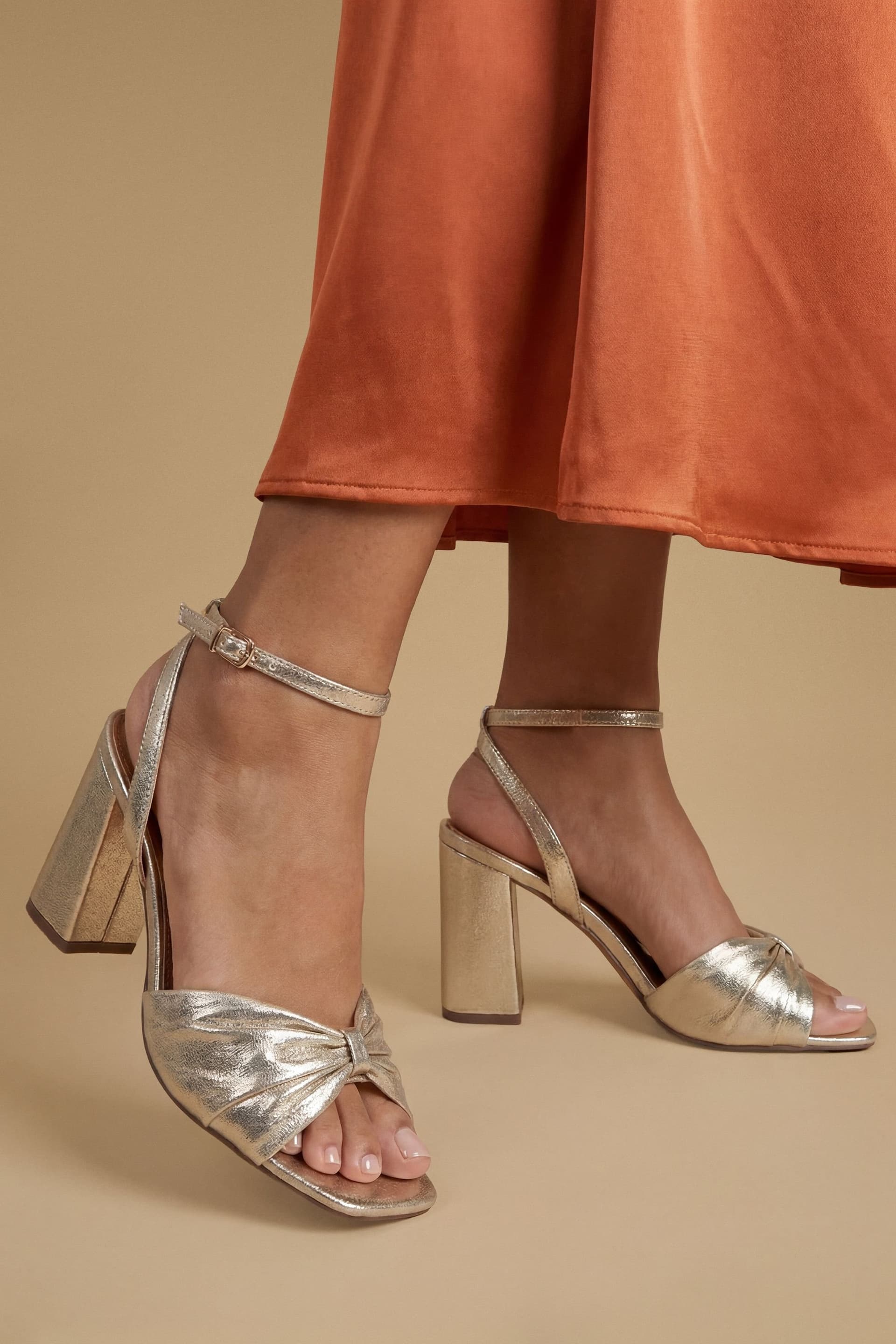 Oasis Oasis Women's Midyim Metallic Textile Ruched Front High Heel Block Heel Sandals in Gold
