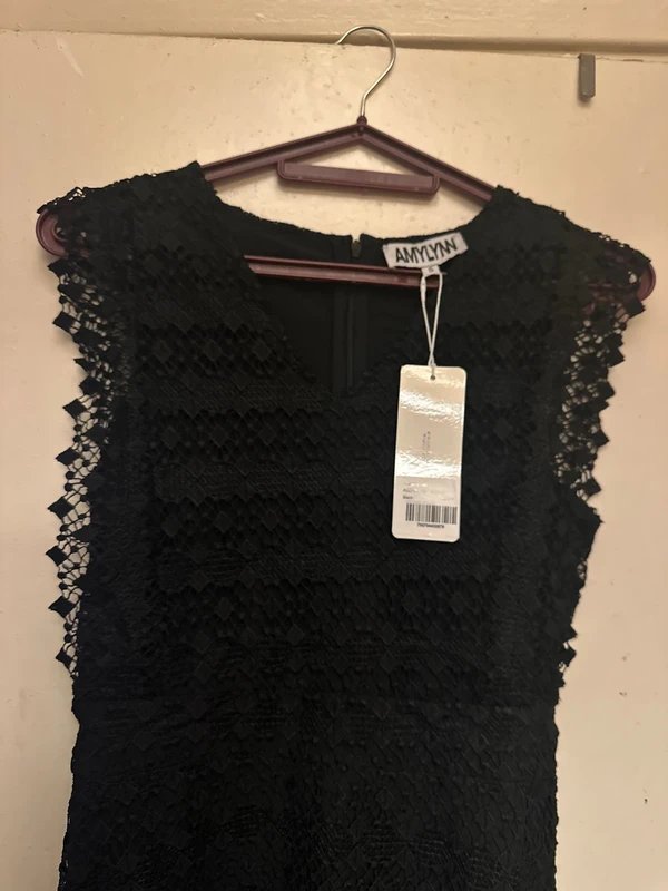 Amy Lynn Amy Lynn v neck lace dress in black - S - UK 8 - 1