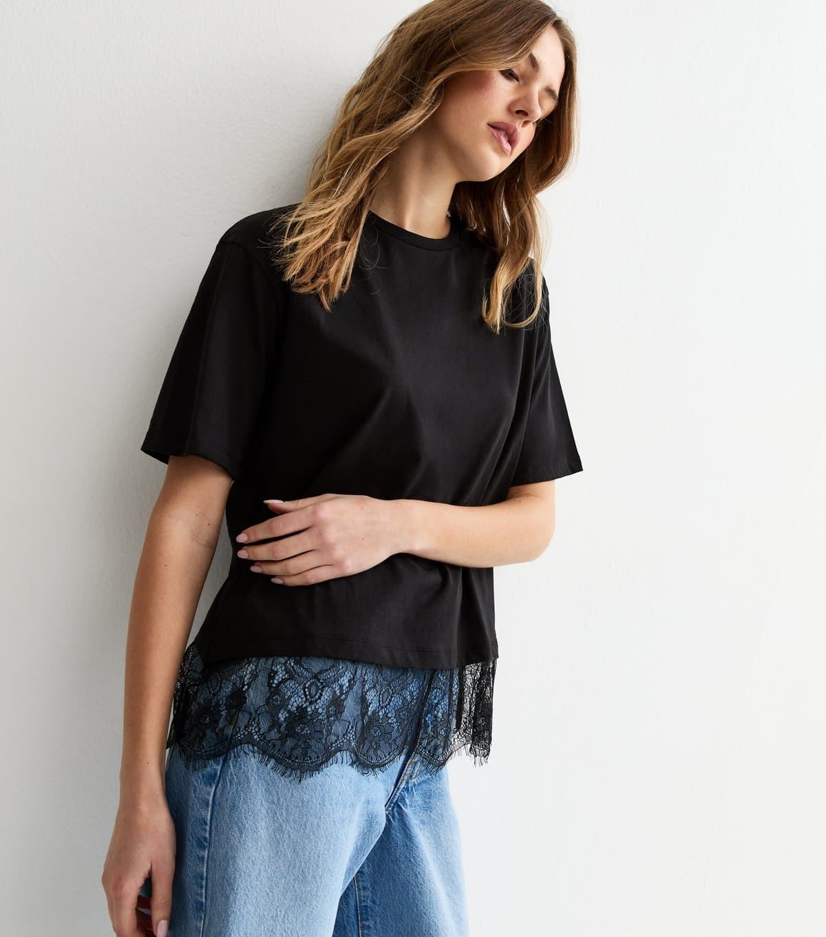 New Look Women's Black Lace Hem Boxy T-Shirt New Look