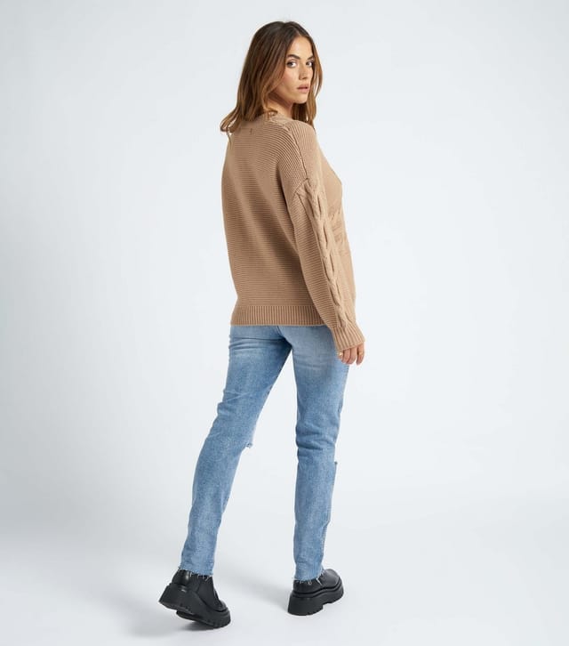 Urban Bliss Women's Brown Cable Knit Crew Neck Jumper Urban Bliss New Look - 3