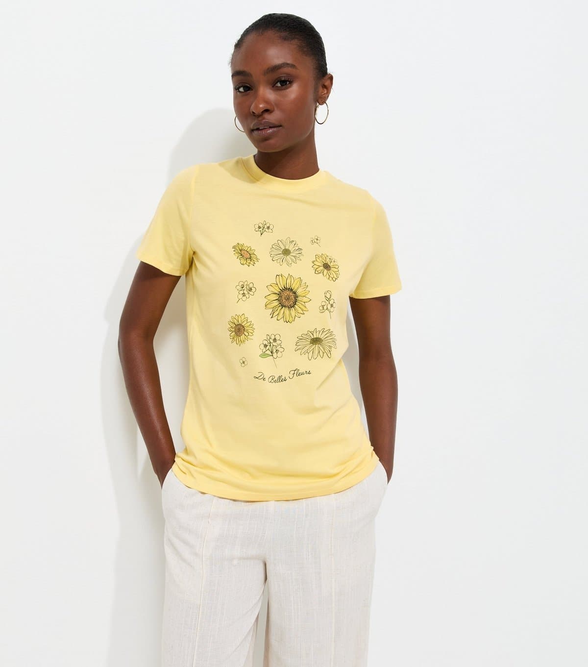 New Look Women's Light Yellow Cotton Daisy Sunflower Relaxed T-Shirt New Look