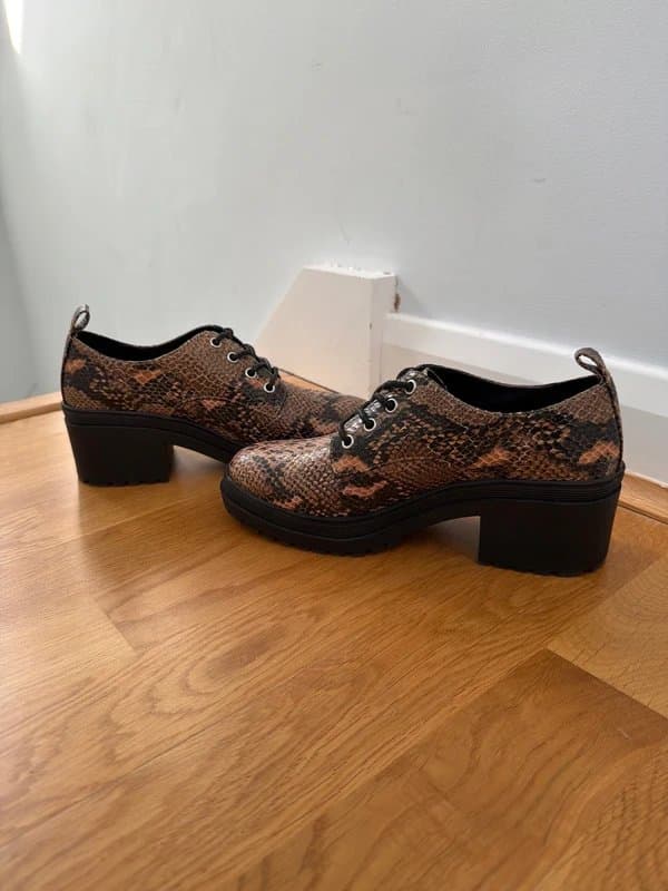 Topshop Topshop heeled lace up shoes
