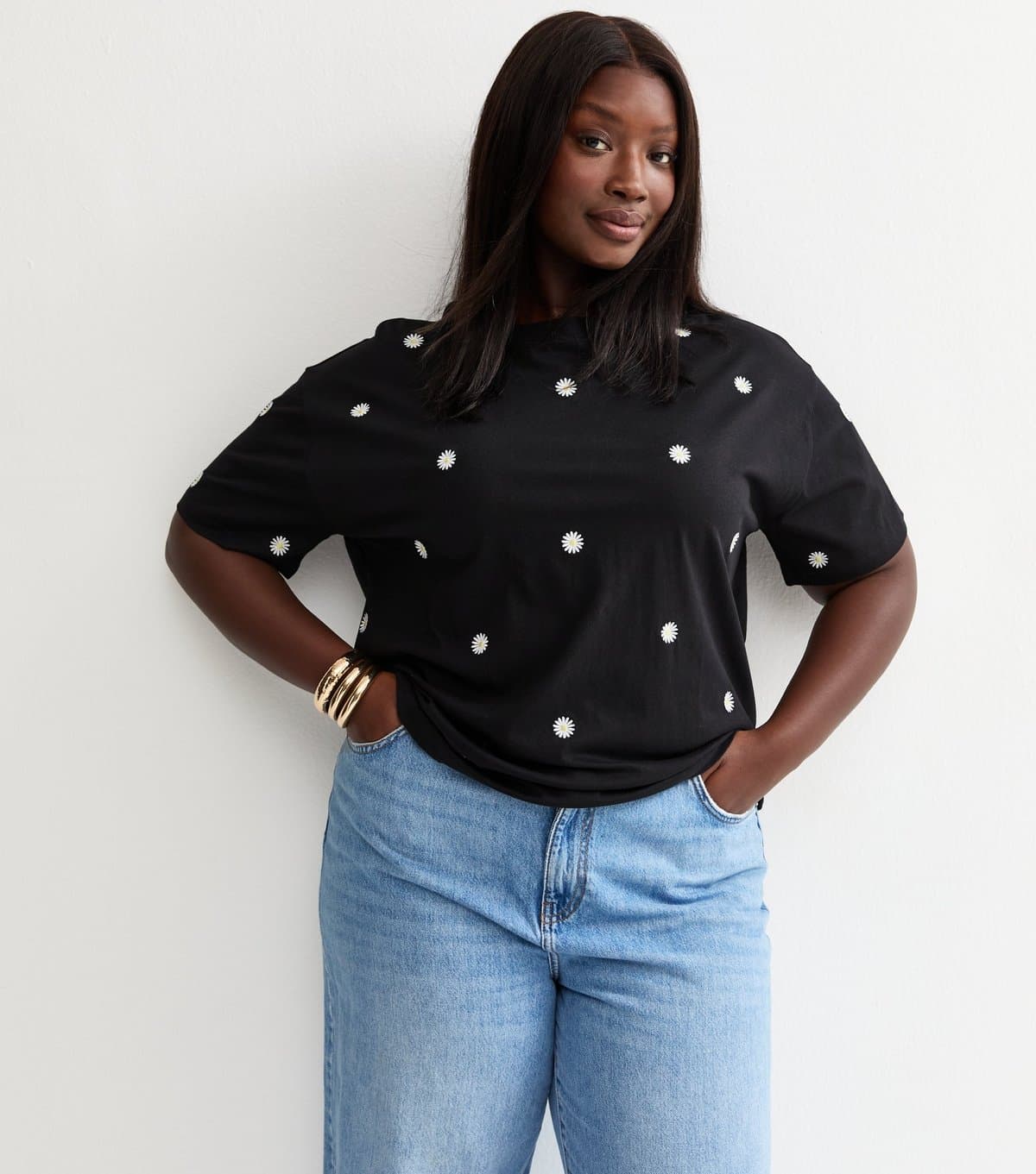 New Look Women's Plus Size Black Daisy Embroidered Boxy T-shirt Curves New Look