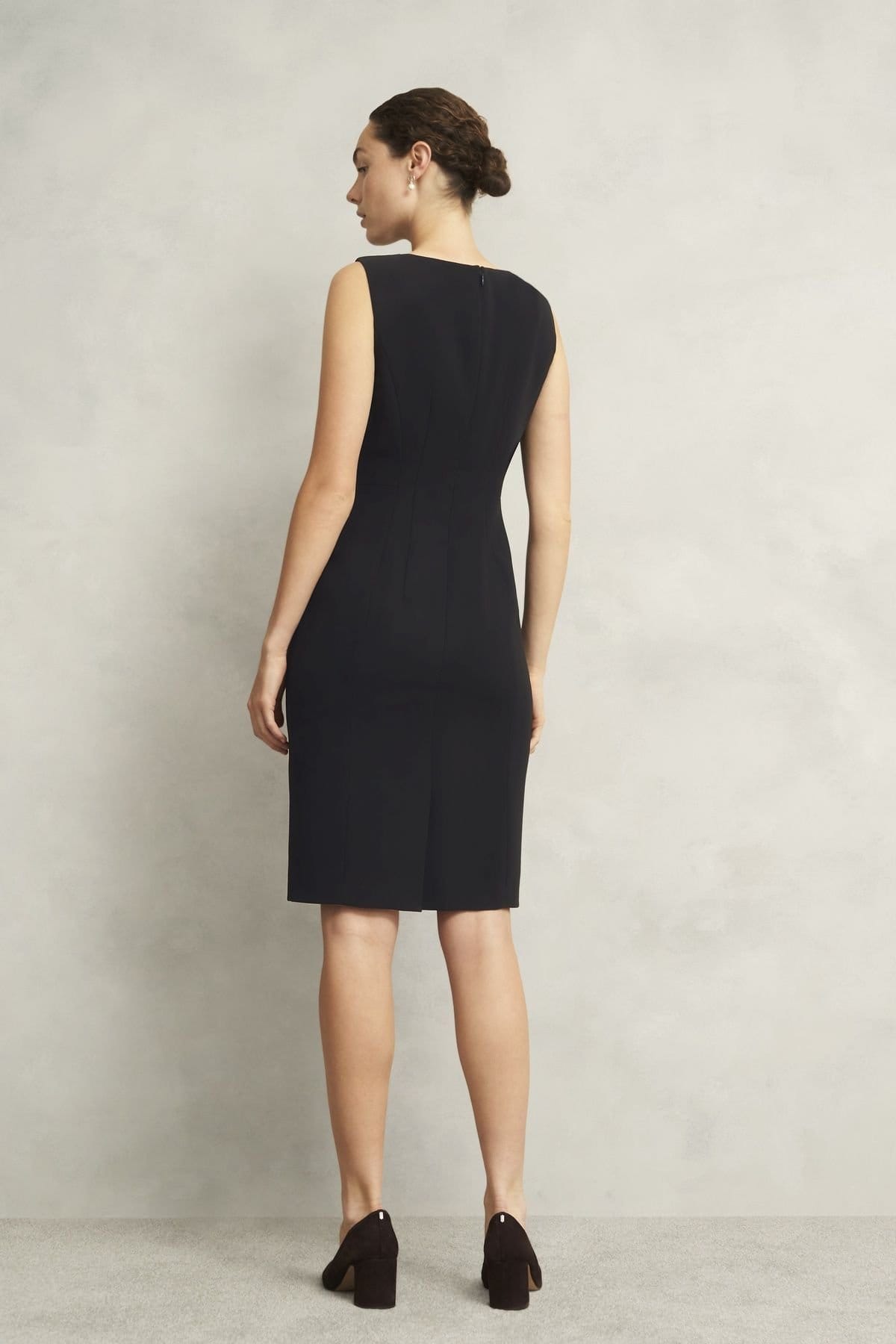 Hobbs London Hobbs London Women's Tailored Boat Neck Sleeveless Dress in Black - 4