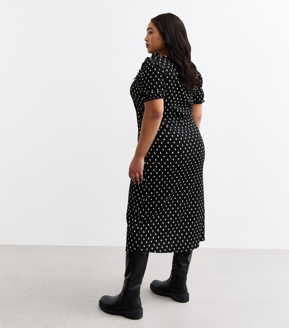 New Look Women's Plus Size Black Crinkle Texture Spotty Midi Dress Curves New Look - 4