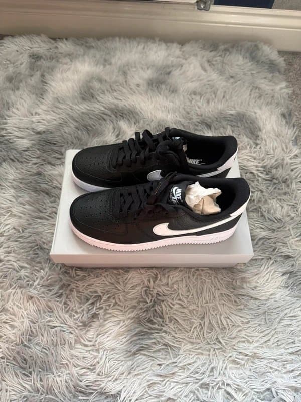 Nike BNIB Unisex Nike Air Force 1 Size 6.5 Black/White Trainers
