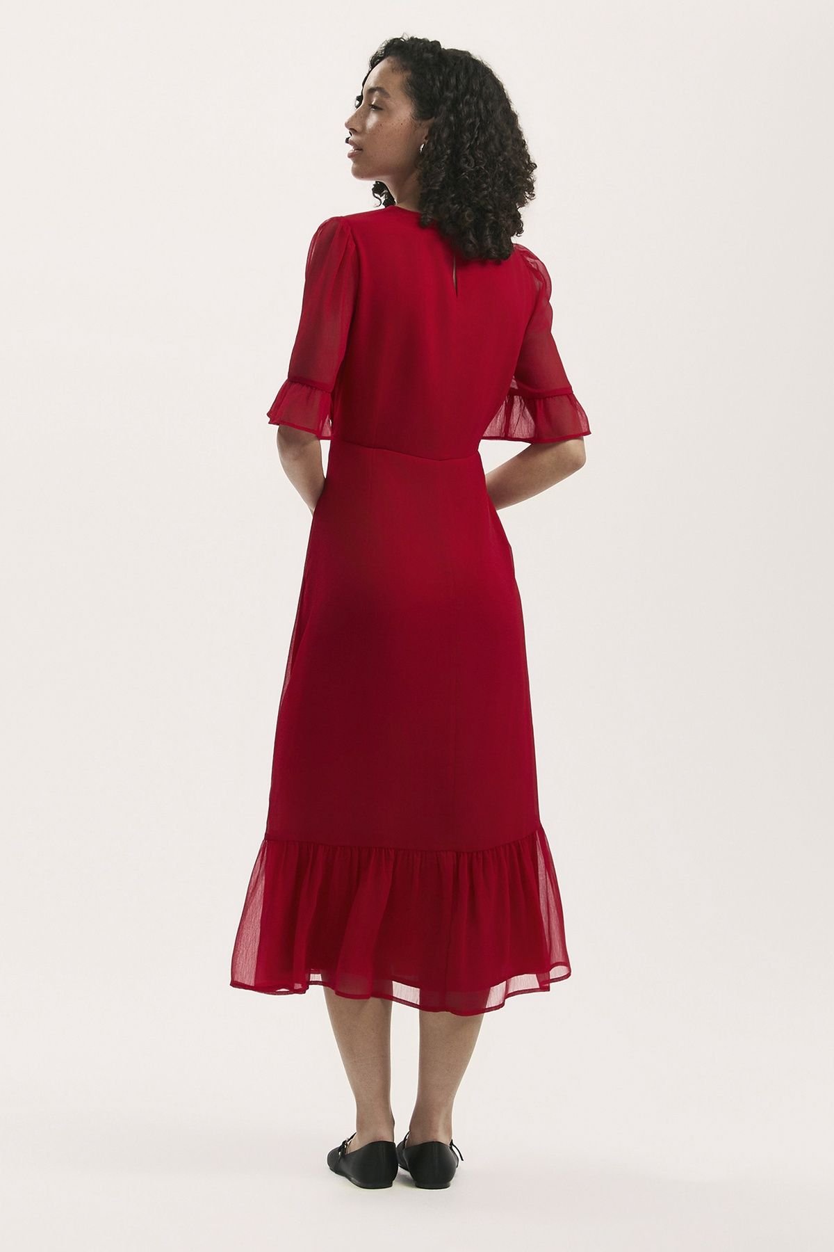 Finery London Finery London Women's Jennifer Short Sleeve Chiffon Midi Dress in Crimson - 3