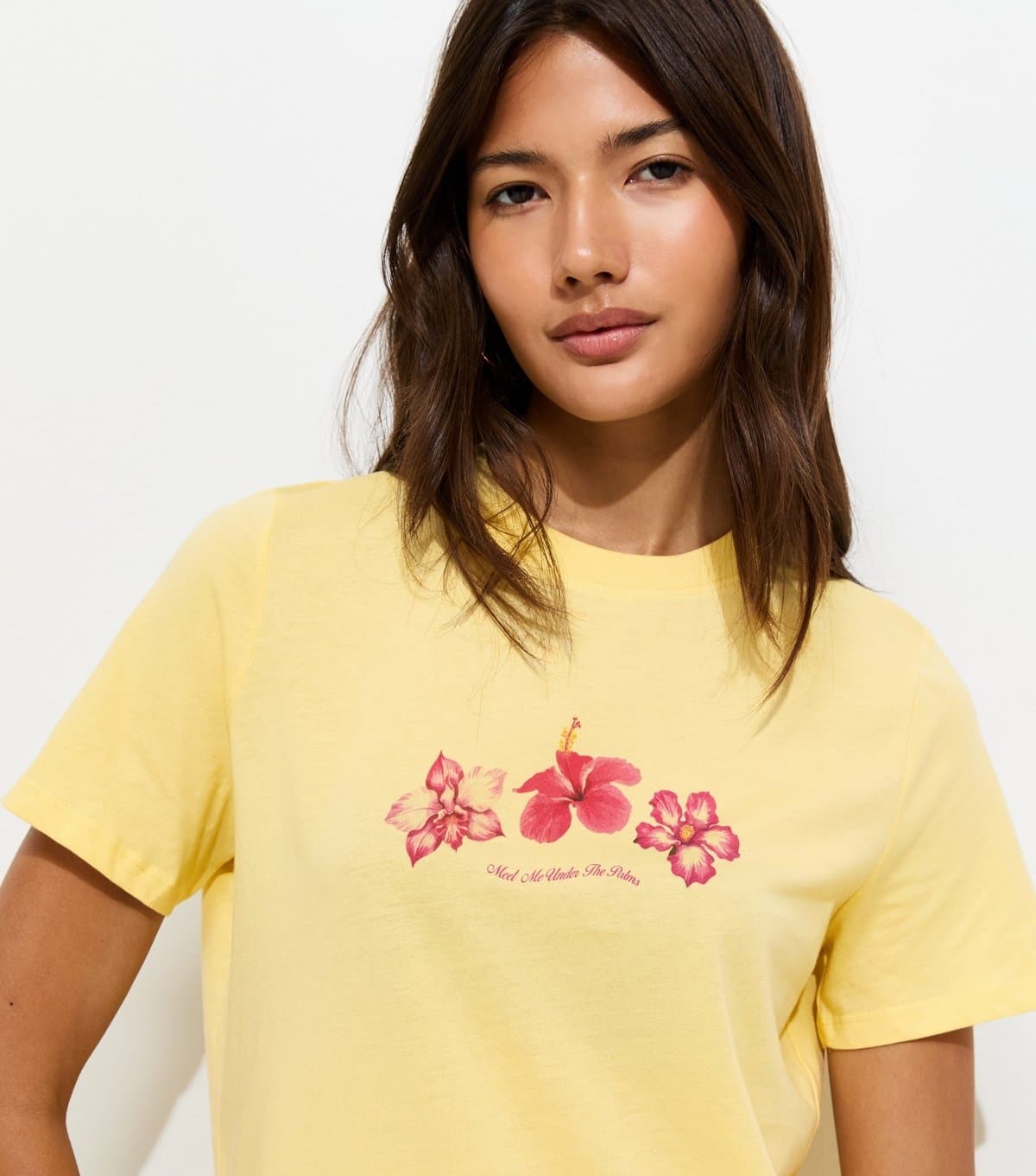 New Look Women's Light Yellow Cotton Hibiscus Print Relaxed T-Shirt New Look