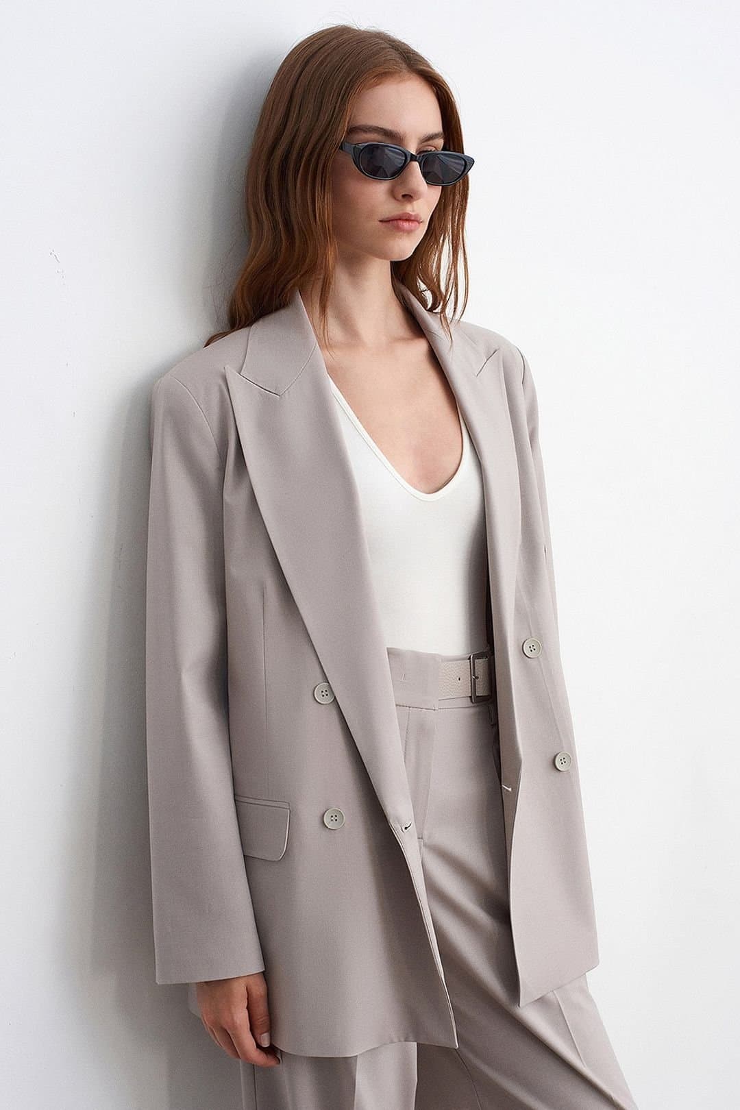 Dilvin Dilvin Women's Long Crepe Blazer With Shawl Collar in Light Grey