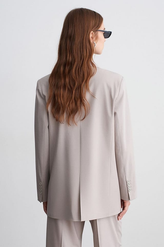 Dilvin Dilvin Women's Long Crepe Blazer With Shawl Collar in Light Grey - 2
