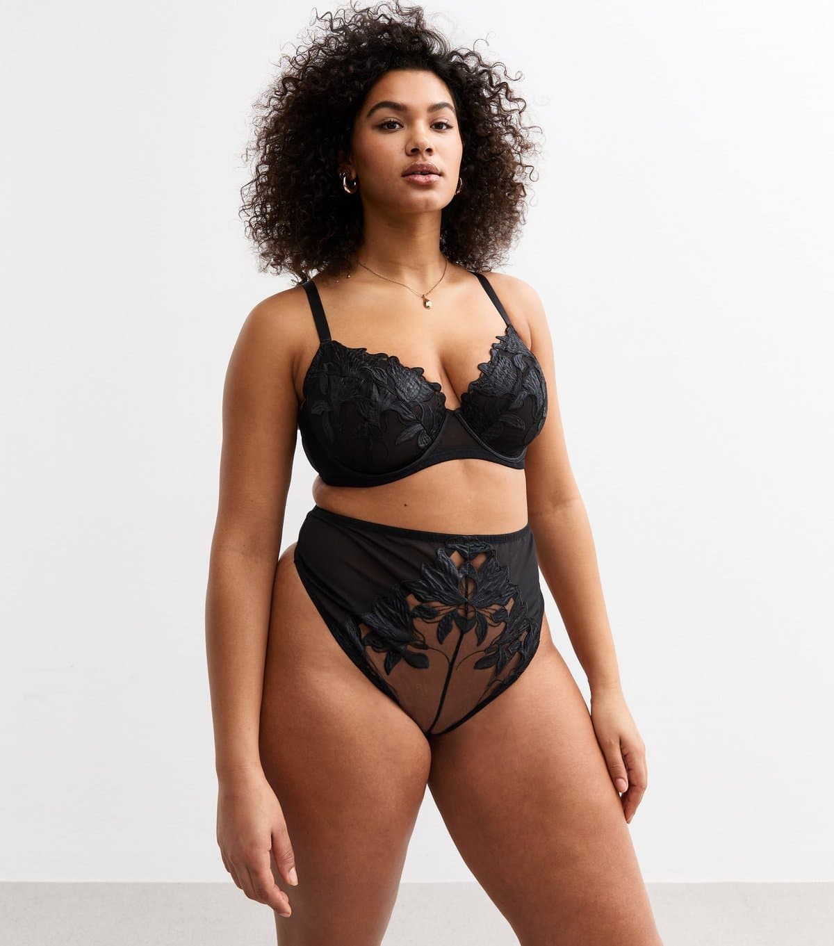 New Look Women's Plus Size Black Floral Appliqued High Waisted Thong Curves New Look