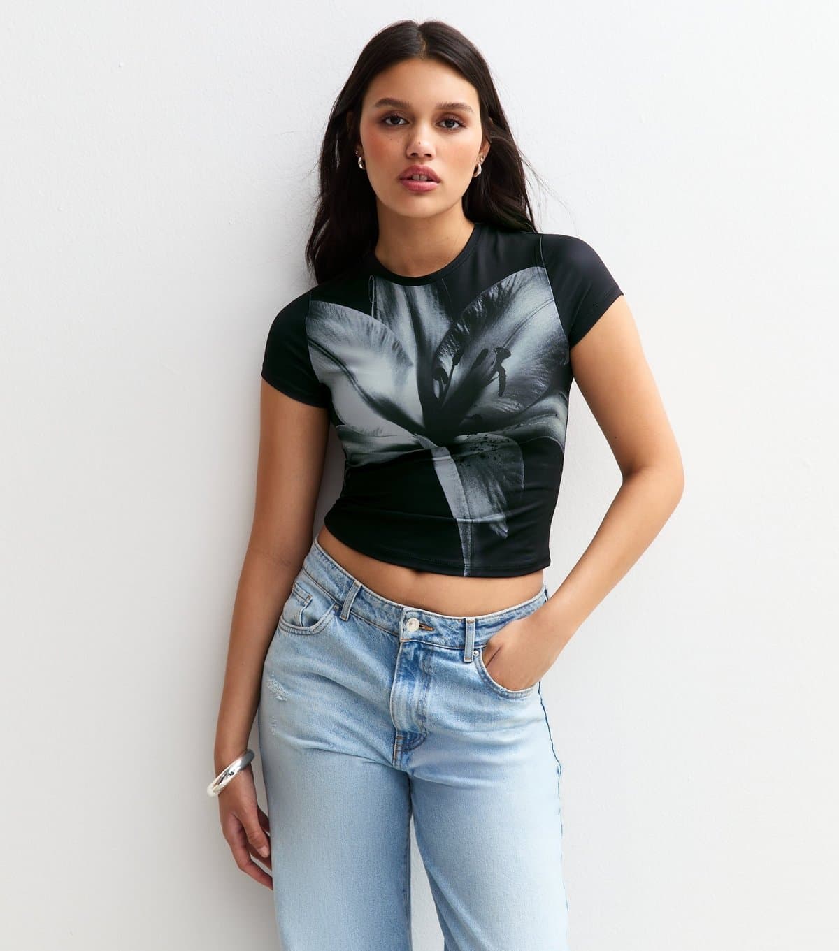 New Look Women's Black Lily Graphic Print Baby Tee T-Shirt New Look