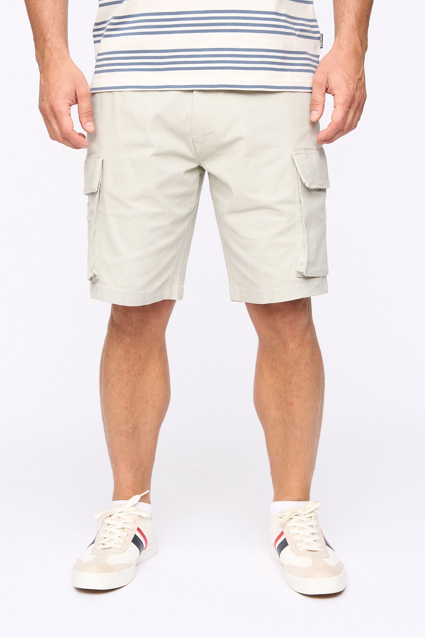 Bewley&Ritch Bewley&Ritch Men's Seaford Cotton Stretch Regular Fit Multi-Pocket Cargo Shorts in Light Grey - 2