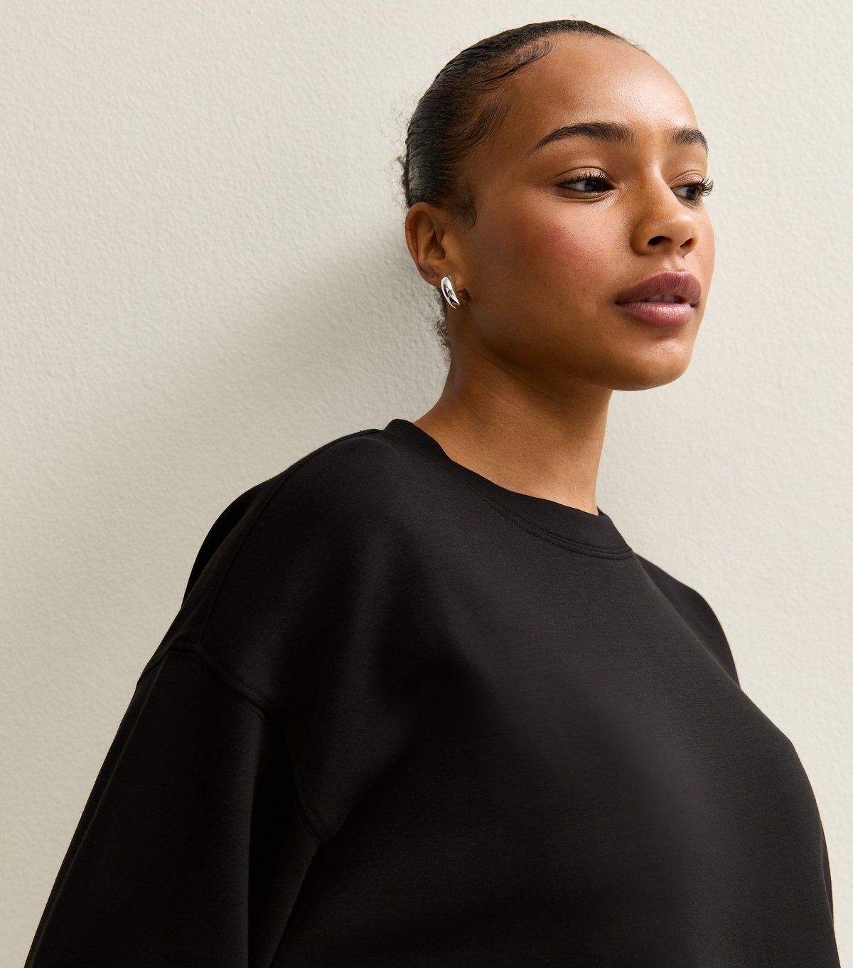 New Look Women's Petite Premium Black Oversized Crew Neck Sweatshirt New Look - 2