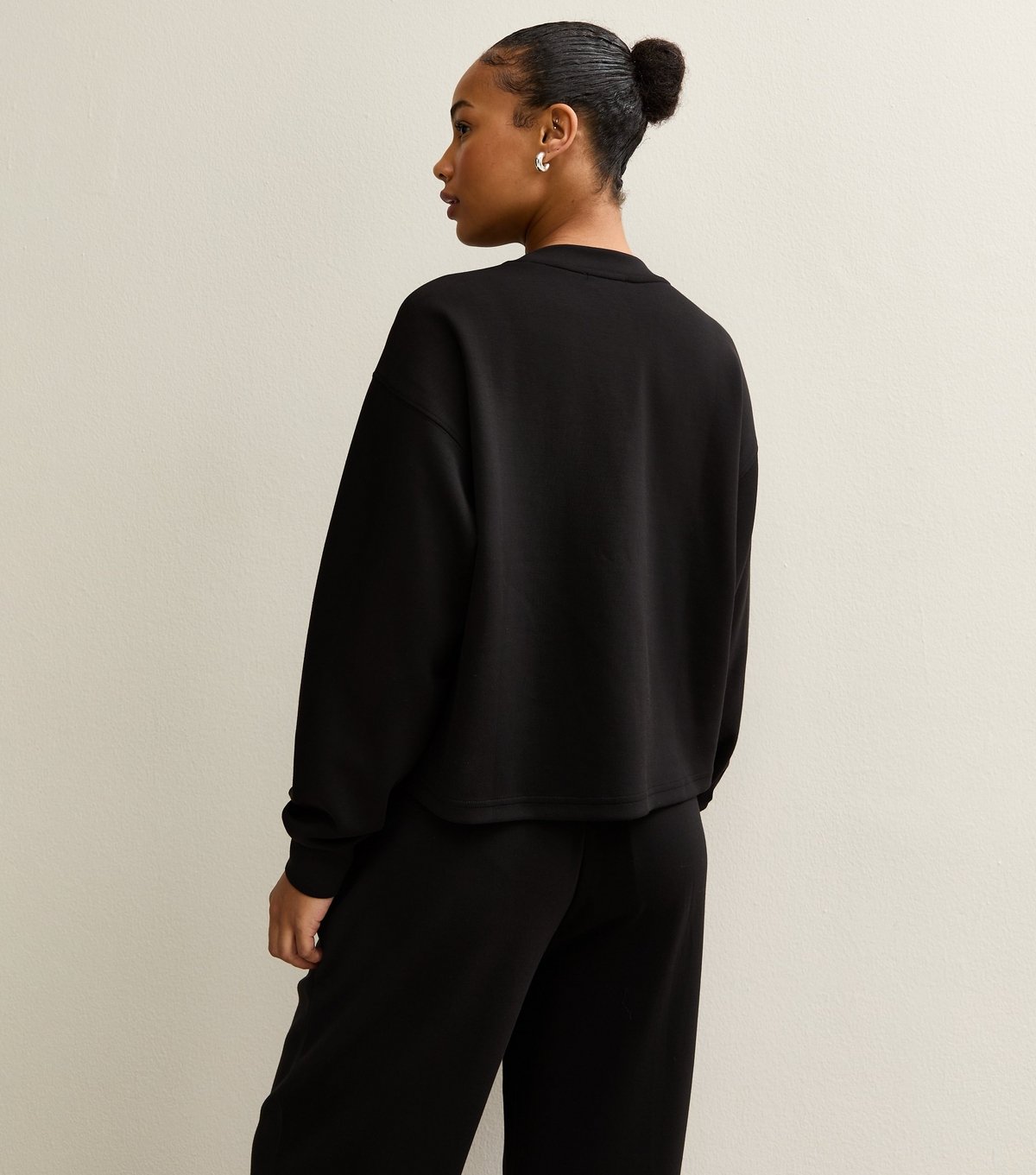 New Look Women's Petite Premium Black Oversized Crew Neck Sweatshirt New Look - 4