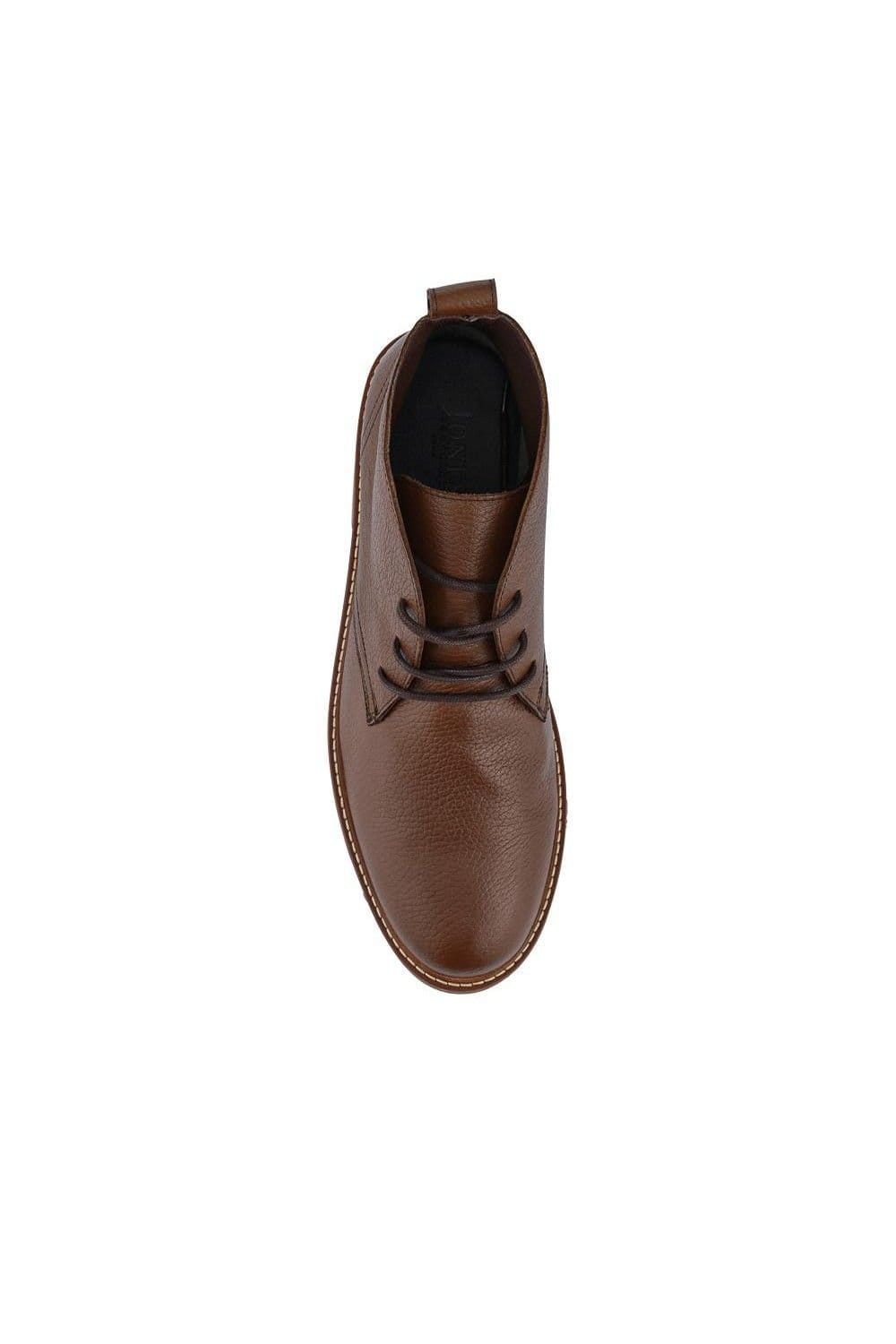 Jones Bootmaker Jones Bootmaker Men's Earley Leather Chukka Boots in Light Brown - 4