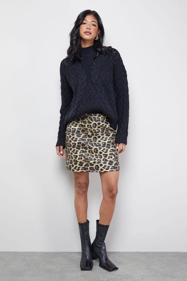 Warehouse Warehouse Women's Chunky Cable Knit Roll Neck Jumper in Black - 2