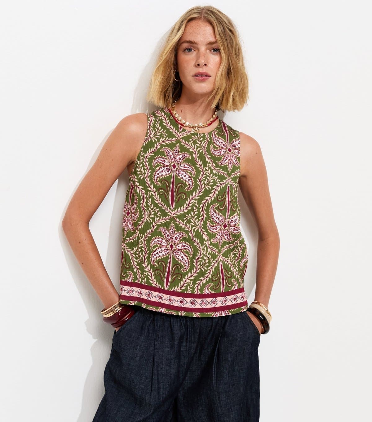 New Look Women's Green Palm Tree Print Sleeveless Top New Look