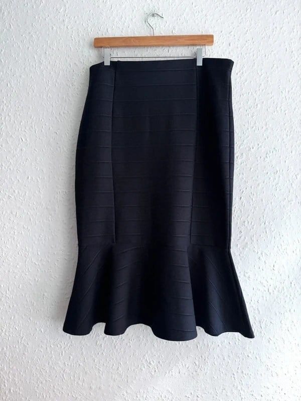 Marks & Spencer M&S Navy Textured Fluted Hem Midi Bodycon Skirt UK 18 - 1