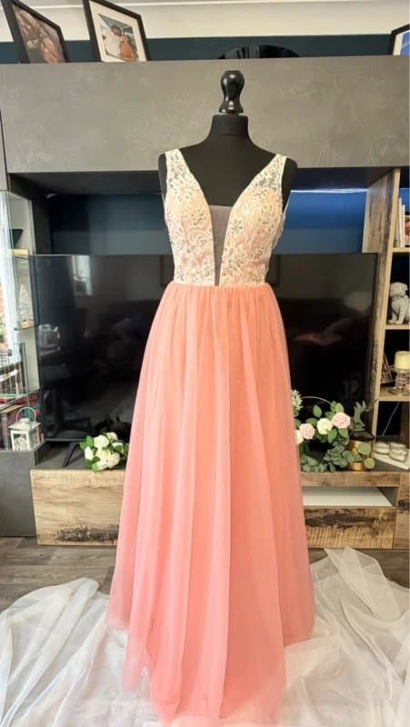 Mascara London NWT Boho style stunning ex shop sample Stunning Mascara rose tulle and beaded prom dress size 8