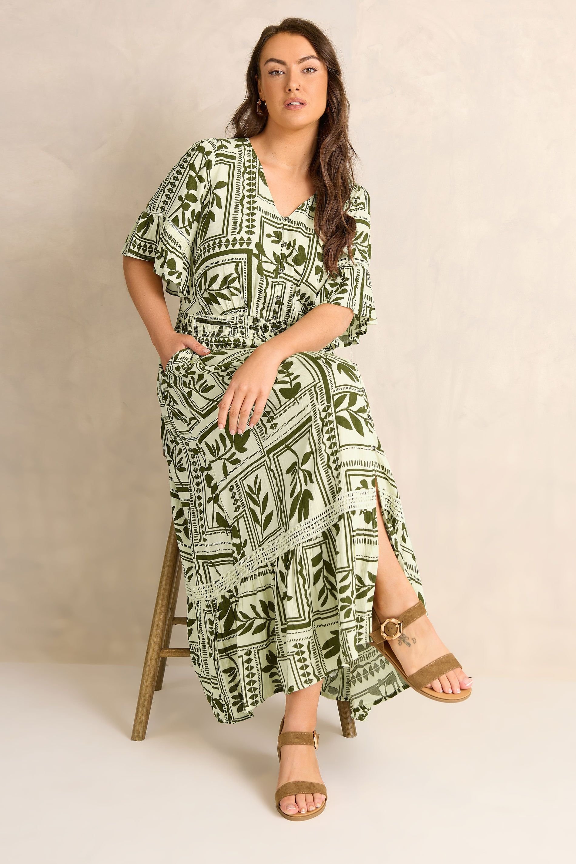 Evans Evans Women's Leaf Print Button Through Maxi Dress in Green - 3