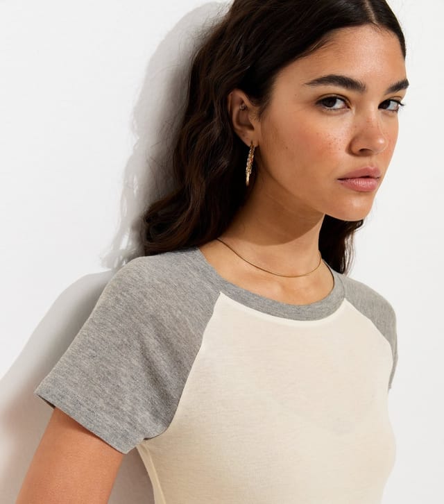 New Look Women's White Contrast Raglan Sleeve T-Shirt New Look - 2