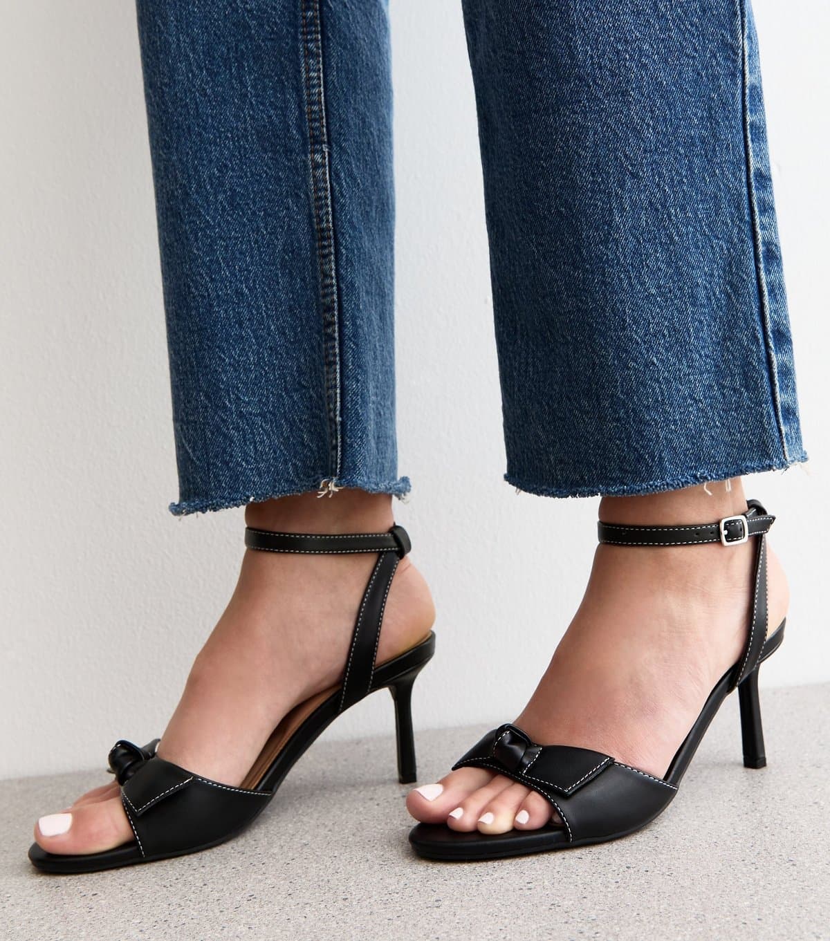 New Look Women's Black Faux Leather Contrast Stitch Bow Strap Sandals New Look