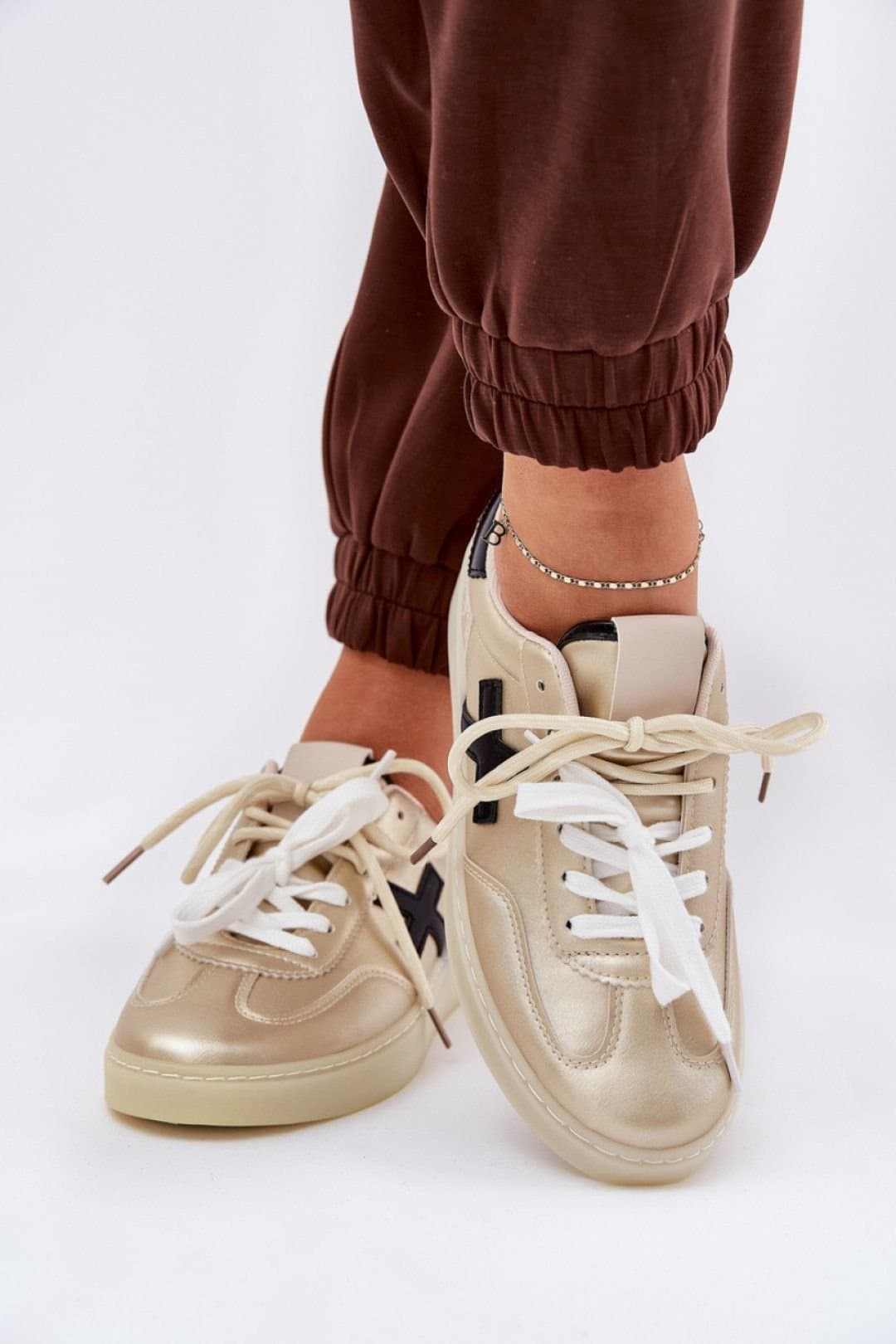 Love Lace Love Lace Gold Women's Sport Shoes