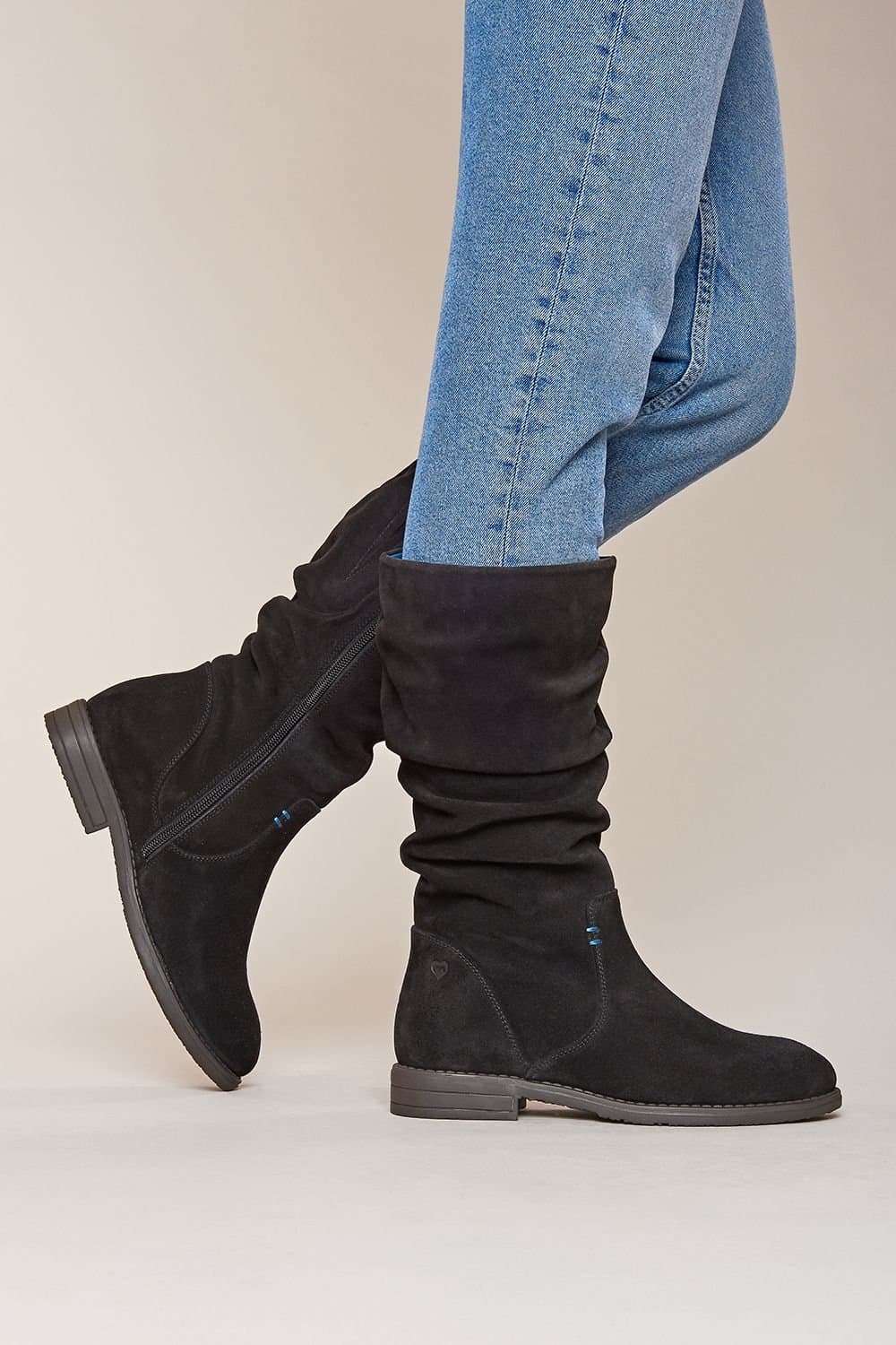 Moshulu Moshulu Women's 'Glacier Suede 2' Ruched Suede Boots in Black