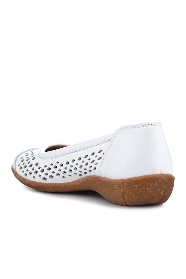 Pavers Pavers Women's Breathable Leather Pumps in White - 3