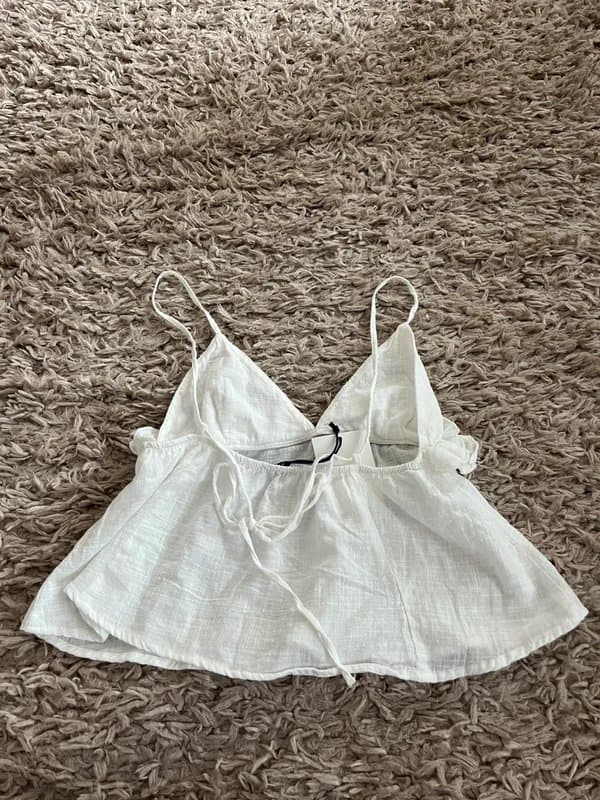 Bershka Women’s white Bershka summer cami cropped top NWT