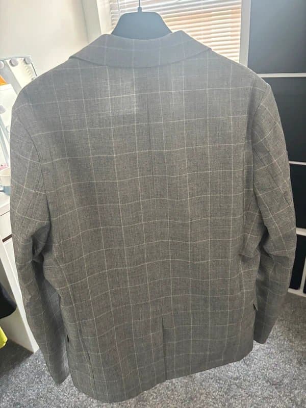 New Look Men’s new look suit only worn once