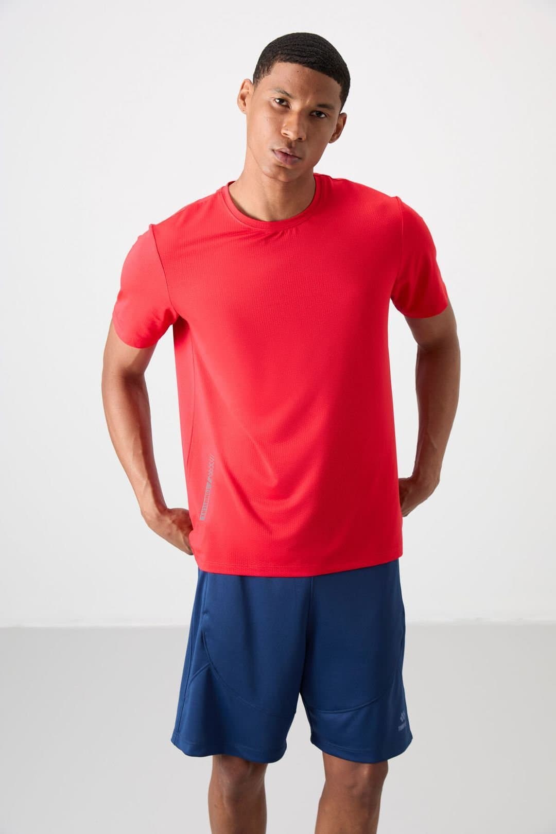 Tommy Life Tommy Life Men's Regular Fit Crew Neck T-Shirt in Red