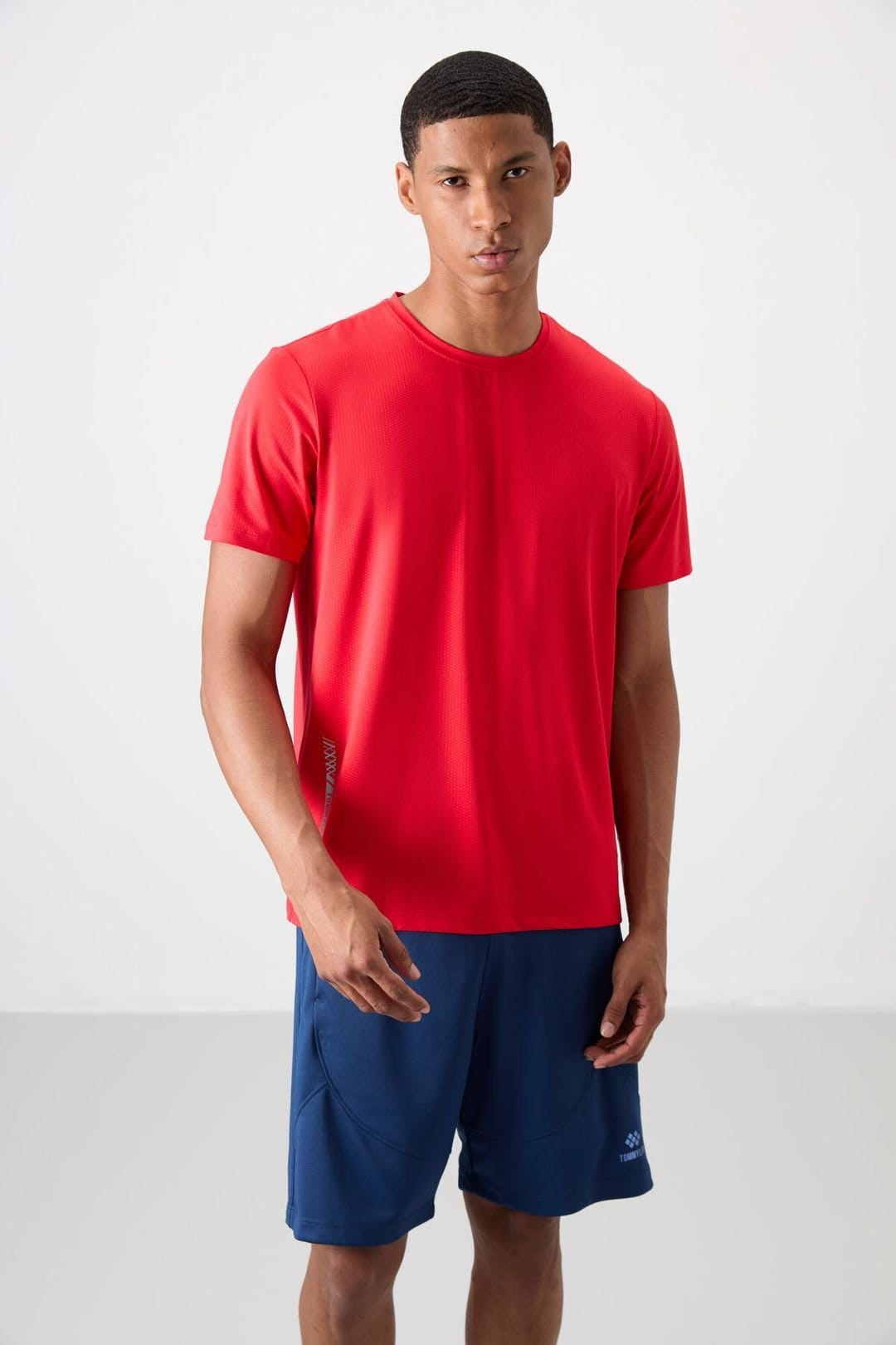Tommy Life Tommy Life Men's Regular Fit Crew Neck T-Shirt in Red - 4