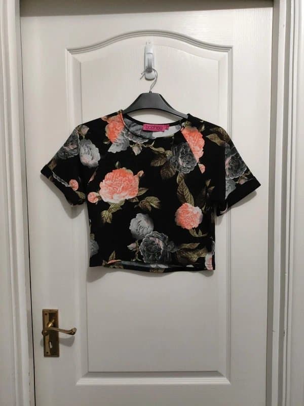 Boohoo Boohoo black floral oversized blouse size 6 box 9