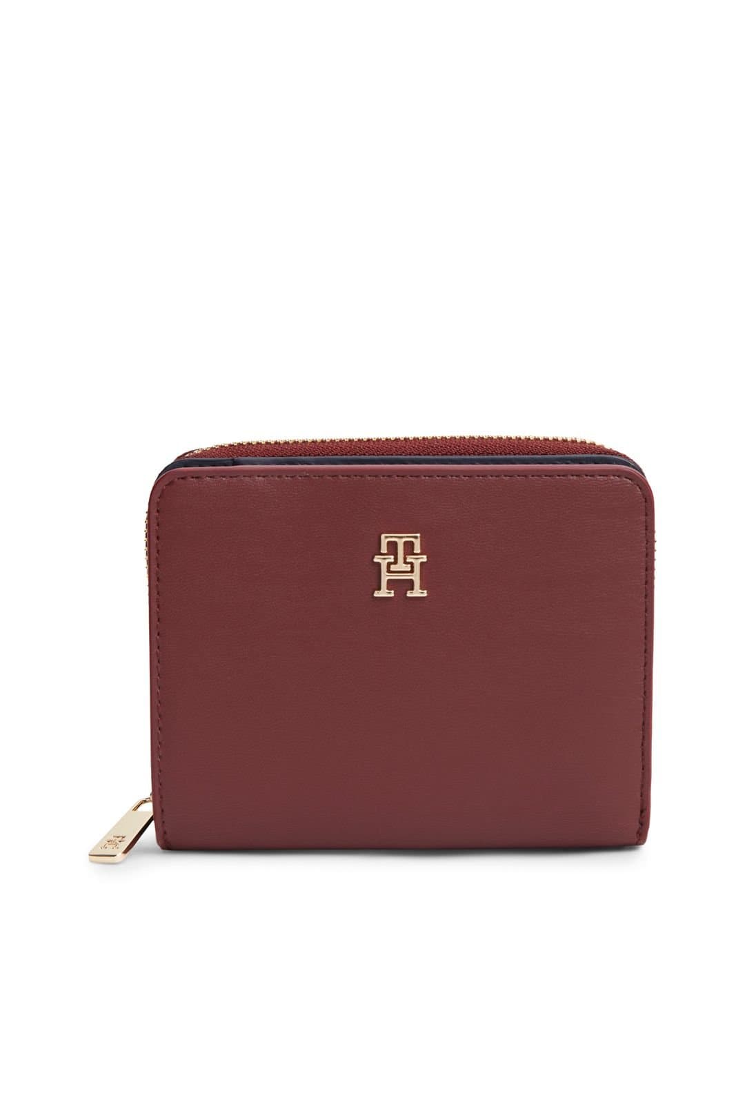 Tommy Hilfiger Tommy Hilfiger Women's Th Icon Med Za Flap Oxblood in Burgundy