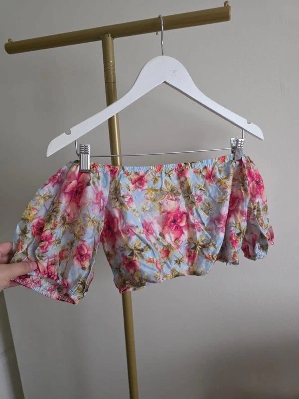 Misspap Stunning pink and blue floral wrap crop top size L - 1