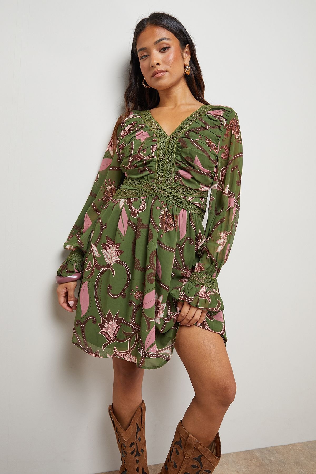 Oasis Oasis Women's Petite Printed Lace Trim Gathered V Neck Mini Dress - 2