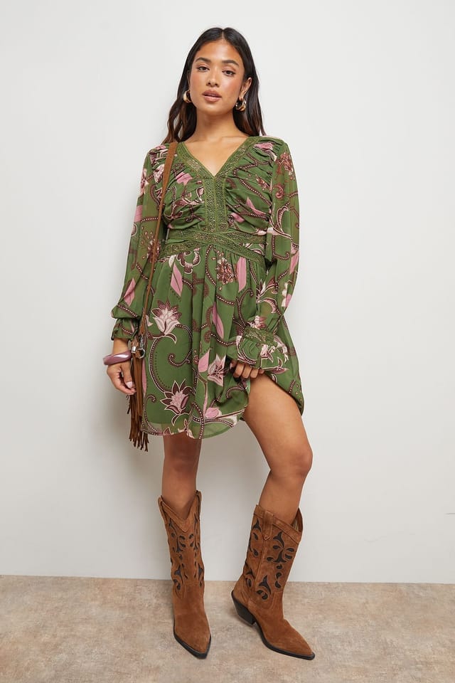 Oasis Oasis Women's Petite Printed Lace Trim Gathered V Neck Mini Dress - 2