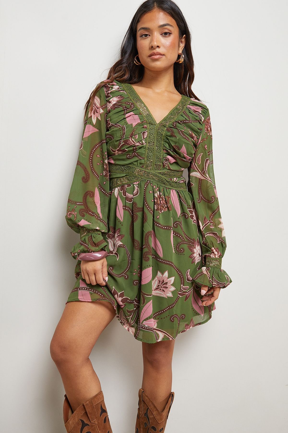 Oasis Oasis Women's Petite Printed Lace Trim Gathered V Neck Mini Dress - 4