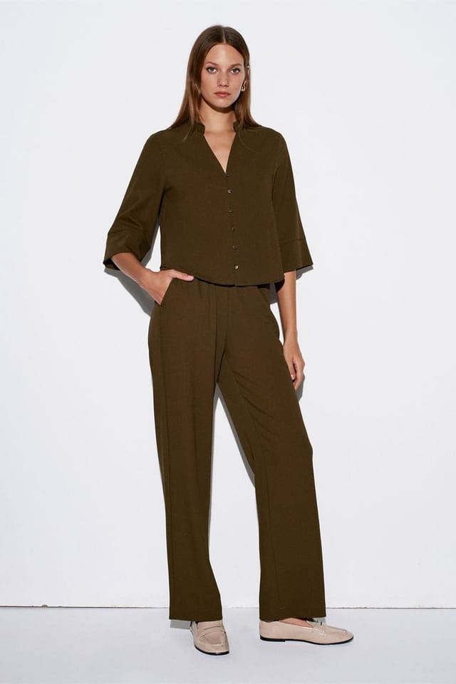 Dilvin Dilvin Women's Wide-Leg Crepe Trousers in Olive - 3
