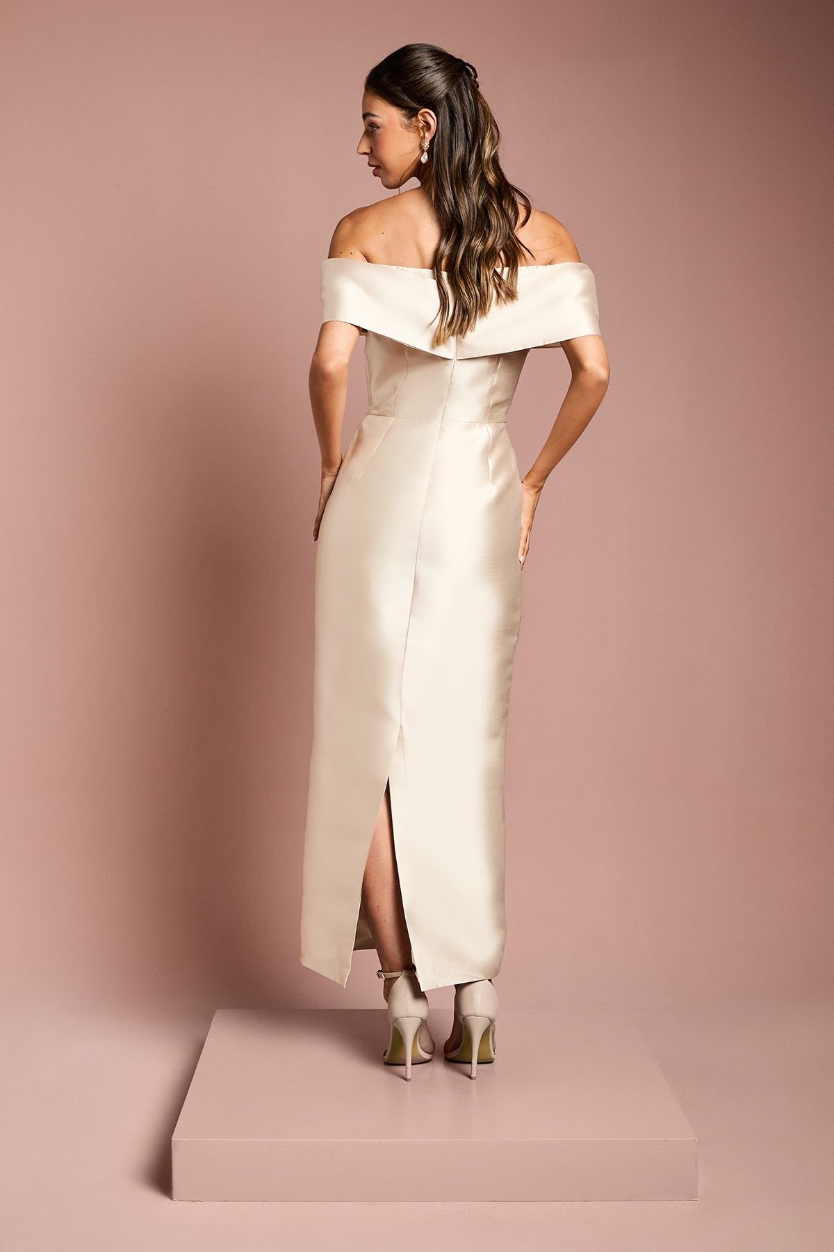 Coast Coast Women's Twill Bardot Pleat Detail Column Detail Maxi Bridesmaid Dress in Champagne - 4