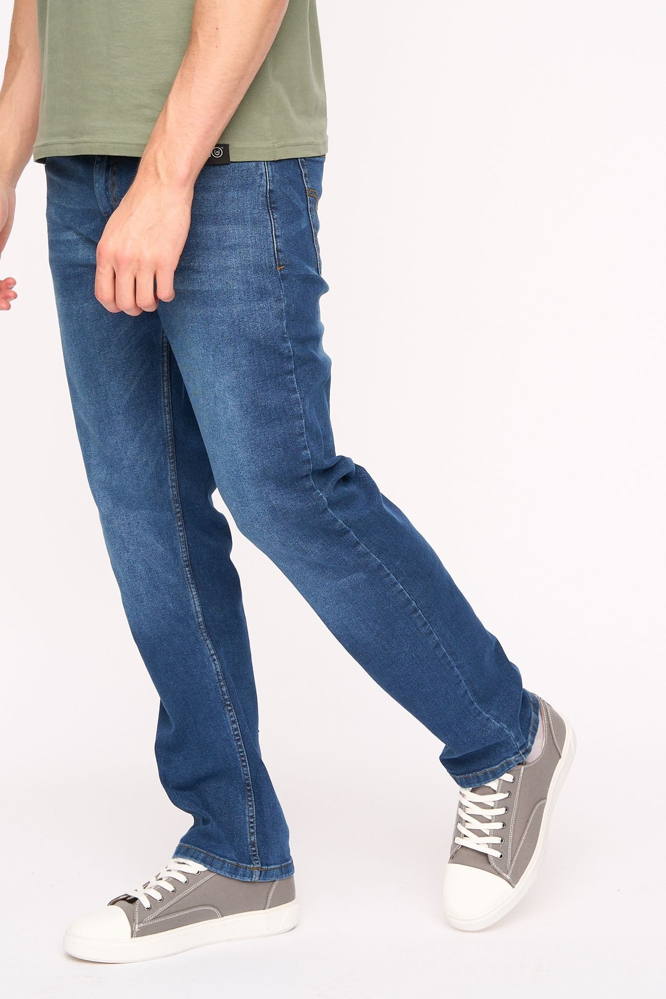 Duck&Cover Duck&Cover Men's Crestline Classic Straight Leg Comfort Stretch Jeans in Mid Blue - 4