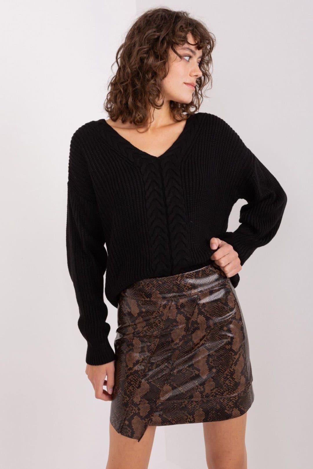 Love Lace Love Lace Women's V Neck Variegated Texture Sweater in Black