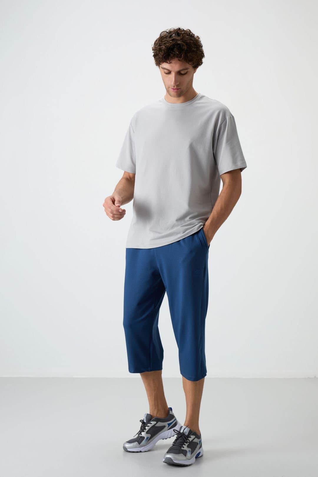 Tommy Life Tommy Life Men's Mid-waist Wide-leg Capri Shorts in Blue