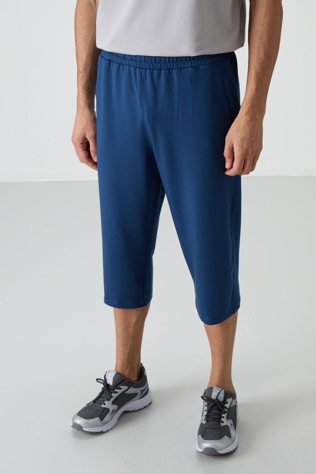 Tommy Life Tommy Life Men's Mid-waist Wide-leg Capri Shorts in Blue - 4